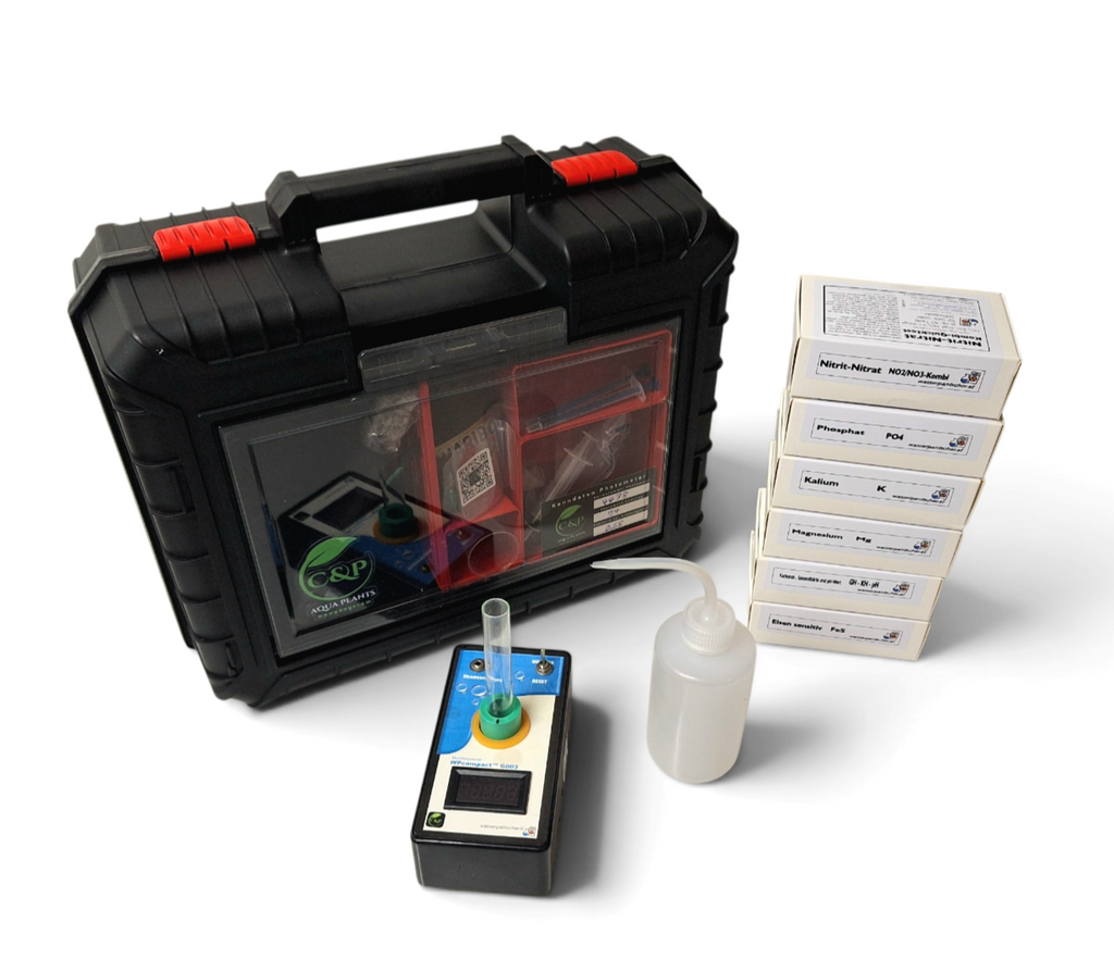 Koffer mit Photometer und Tests